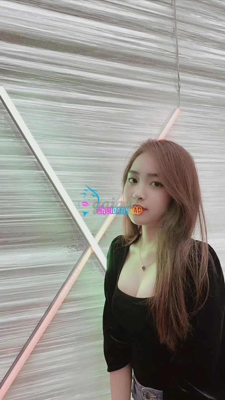 GIA LINH - LẦN ĐẦU TIÊN LÊN SÓNG - THÂN HÌNH ĐẸP