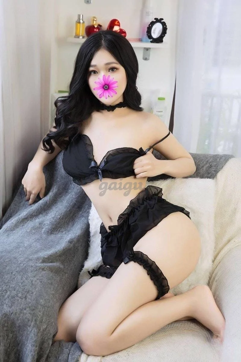 NGỌC BÍCH - HOTGIRL CHÂN DÀI ,XINH ĐẸP NÓNG BỎNG QUYẾN RŨ, LÀM TÌNH CỰC PHÊ.