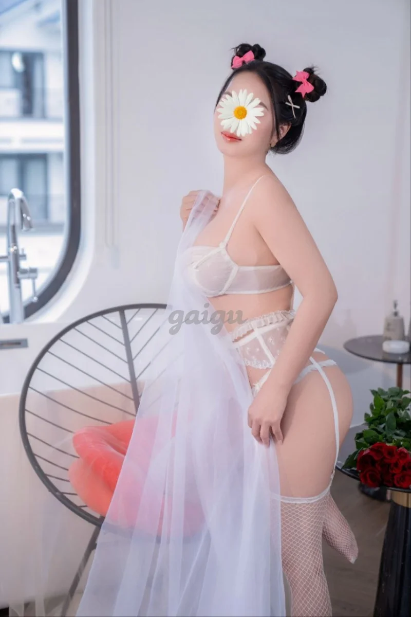 Thảo My_ Gái xinh chiều khách, kỹ năng cực tốt