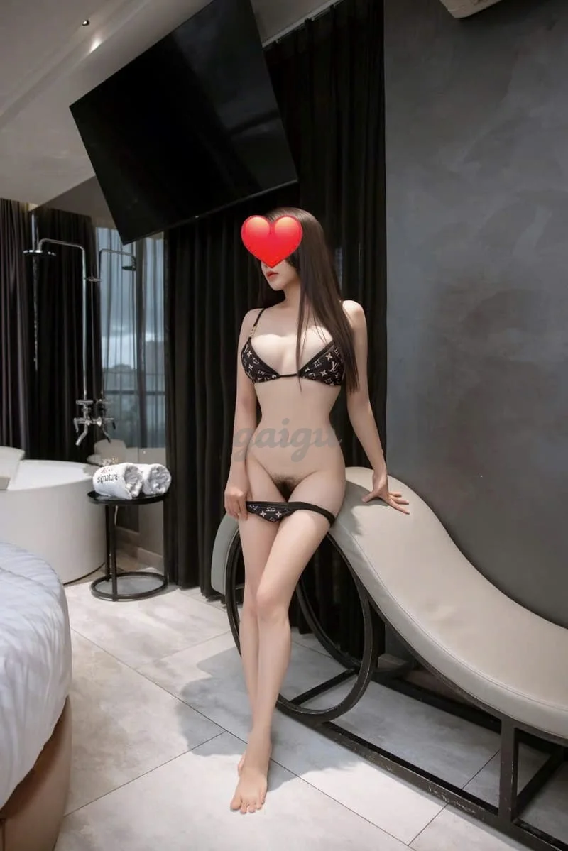 GÁI XINH BÉ SAM_ KHUÔN MẶT ẤN TƯỢNG_DA TRẮNG CHÂN DÀI_LÀM TÌNH MAX PHÊ