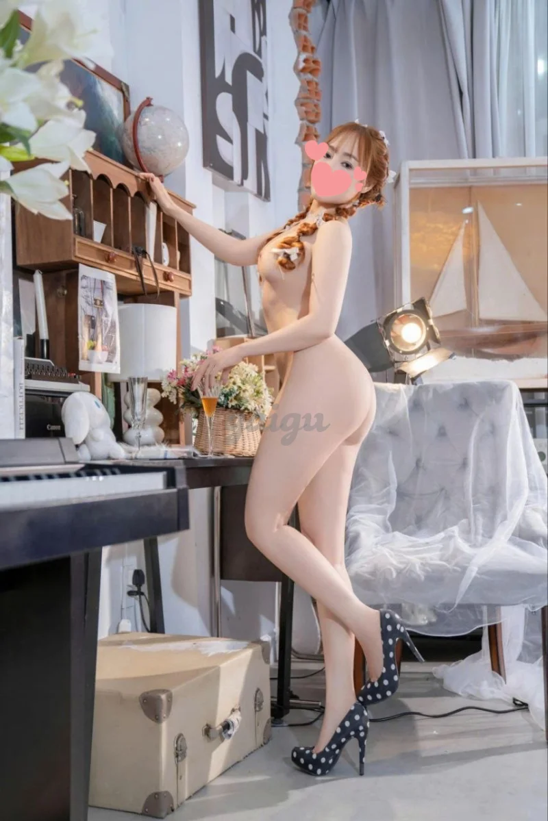 Gyme Thái thuỳ Linh  cân sức cùng Linh