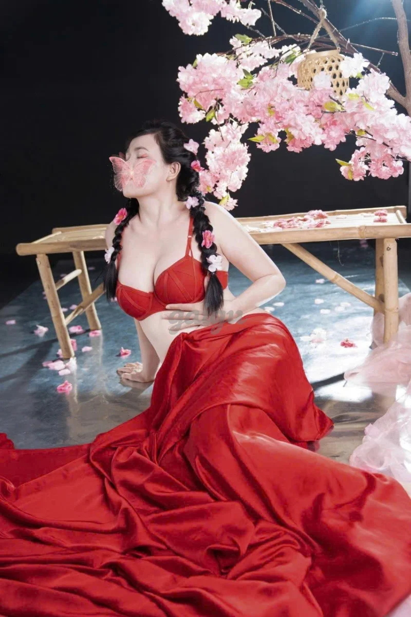 NHƯ NGỌC - EM GÁI XINH SANG MỚI ĐI LÀM, TÌNH CẢM NHƯ NGƯỜI YÊU,