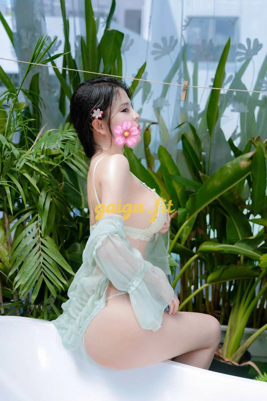 Gái xinh Thanh Thanh_ Gương mặt kute, body nóng bỏng