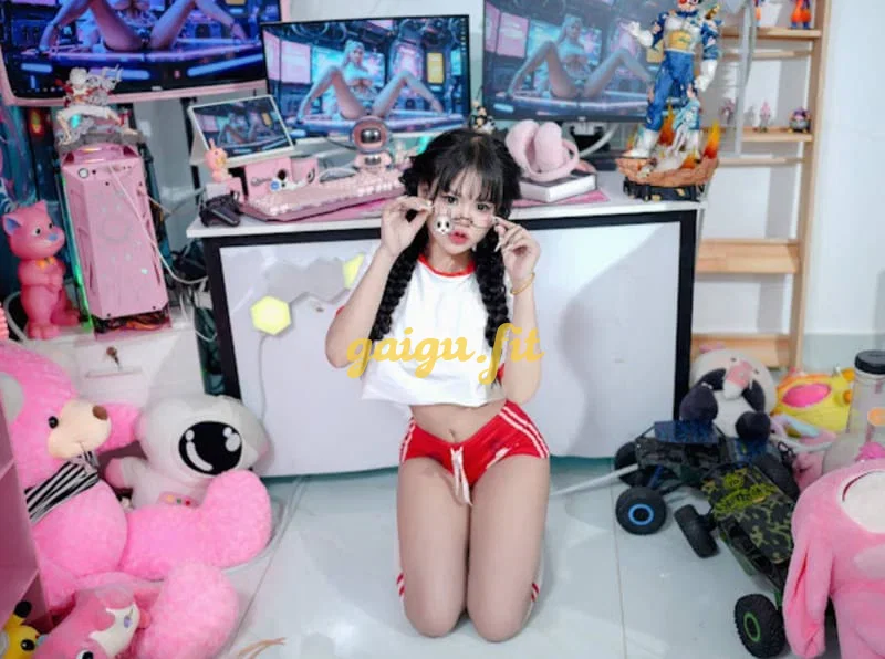 Su Su 2k5 non tơ xinh tươi vào đời.