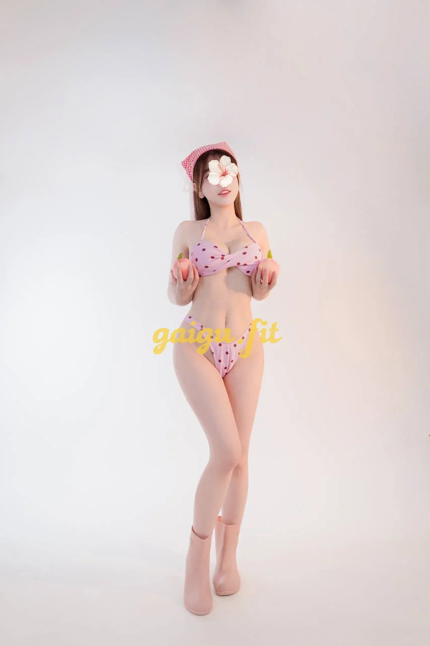Thu Thủy  em xinh tươi ngoan chiều khách