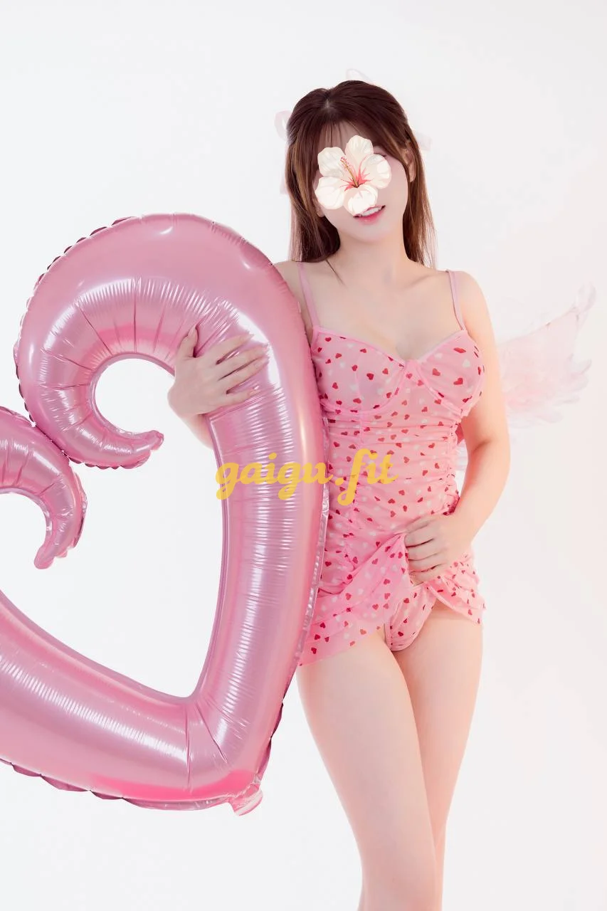 Thu Thủy  em xinh tươi ngoan chiều khách