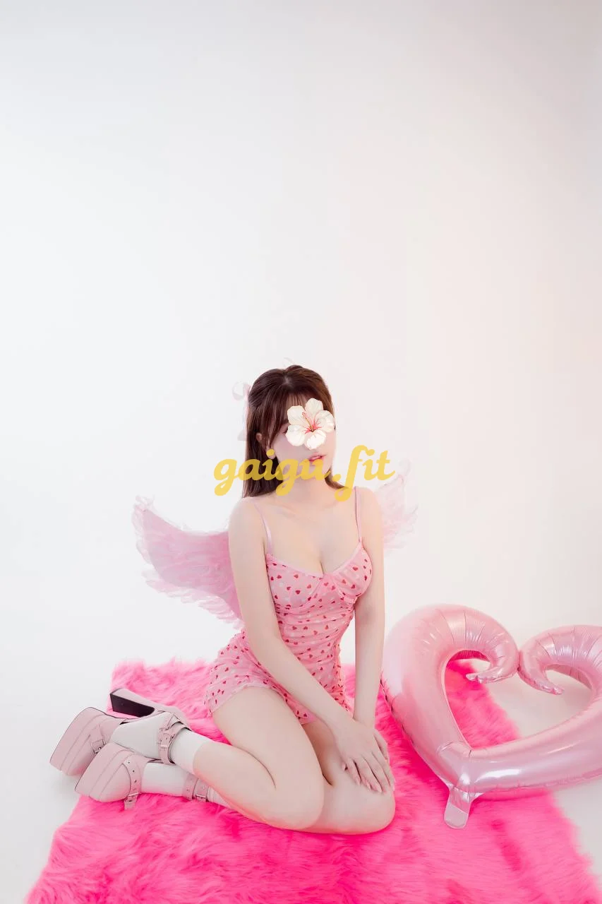 Thu Thủy  em xinh tươi ngoan chiều khách