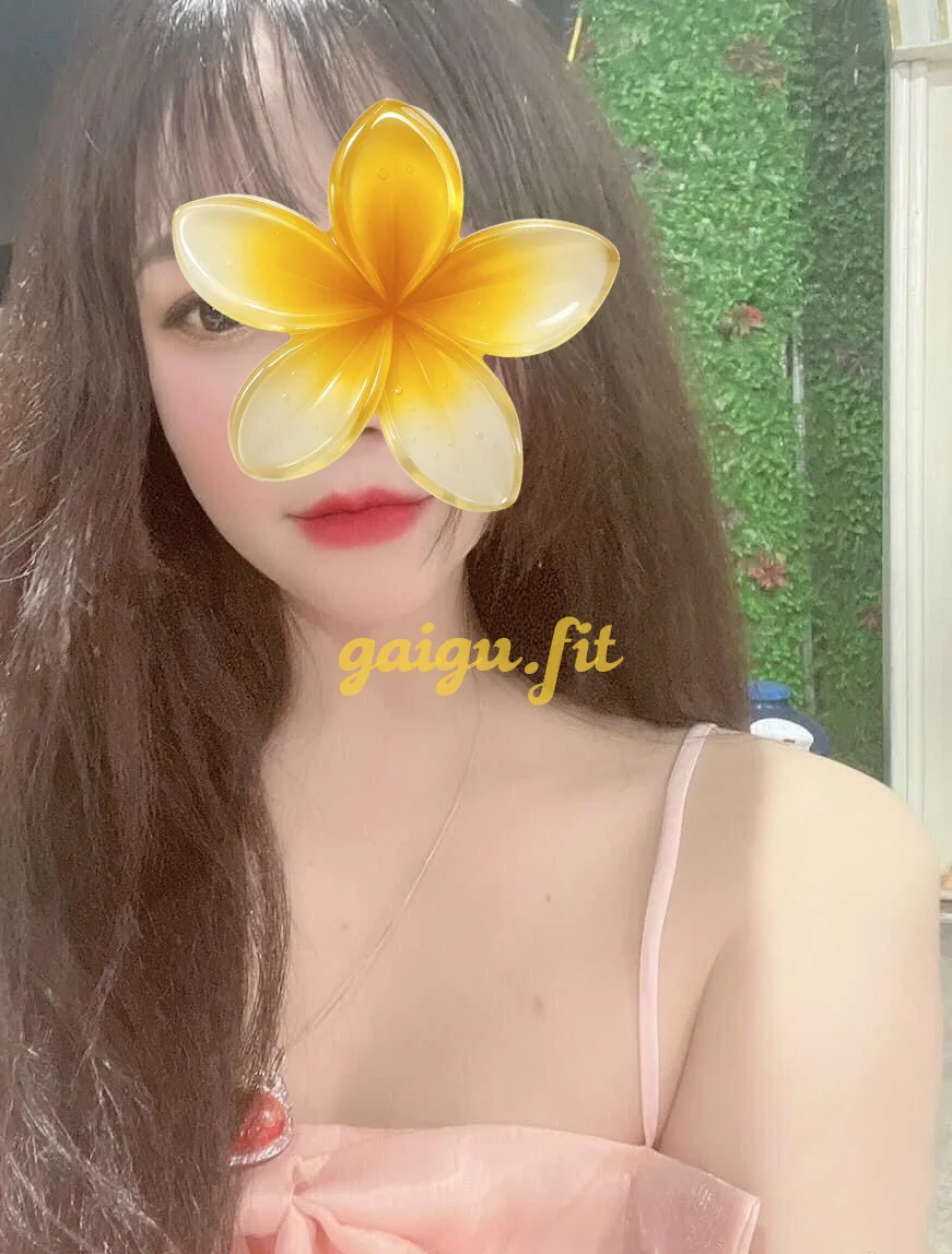 Linh Nhi:Thiếu nữ Sexy - Dáng xinh Ngực đẹp ,da trắng cực xinh