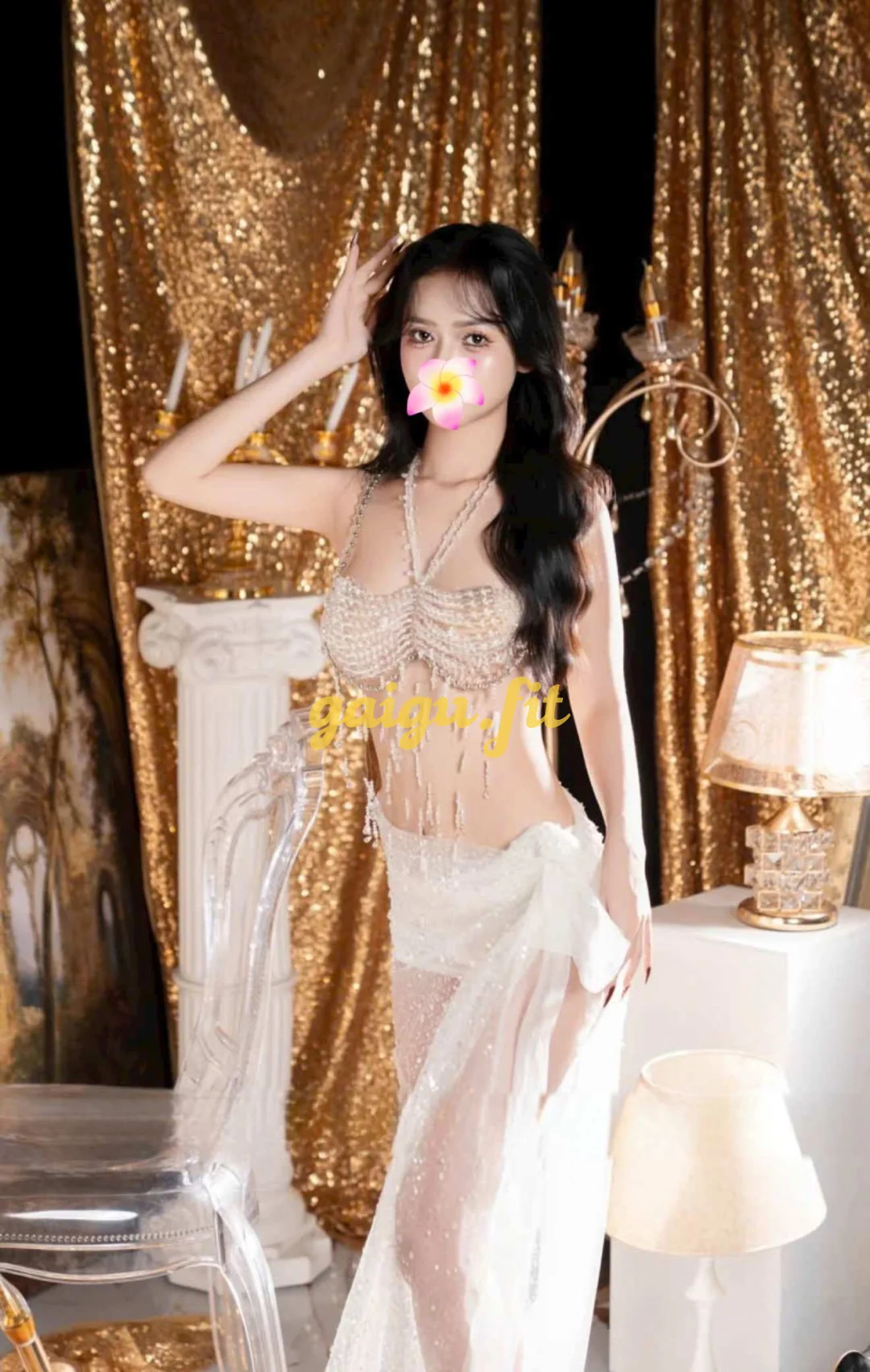 Cẩm Tú. Em gái nhân viên văn phòng, khó khăn vì covid làm thêm.