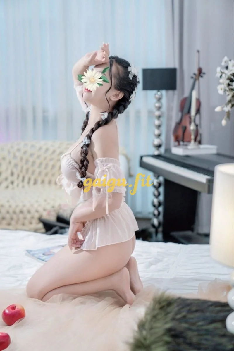 Ngọc Nhi_ da trắng vú khủng vừa hiền lại vừa xinh