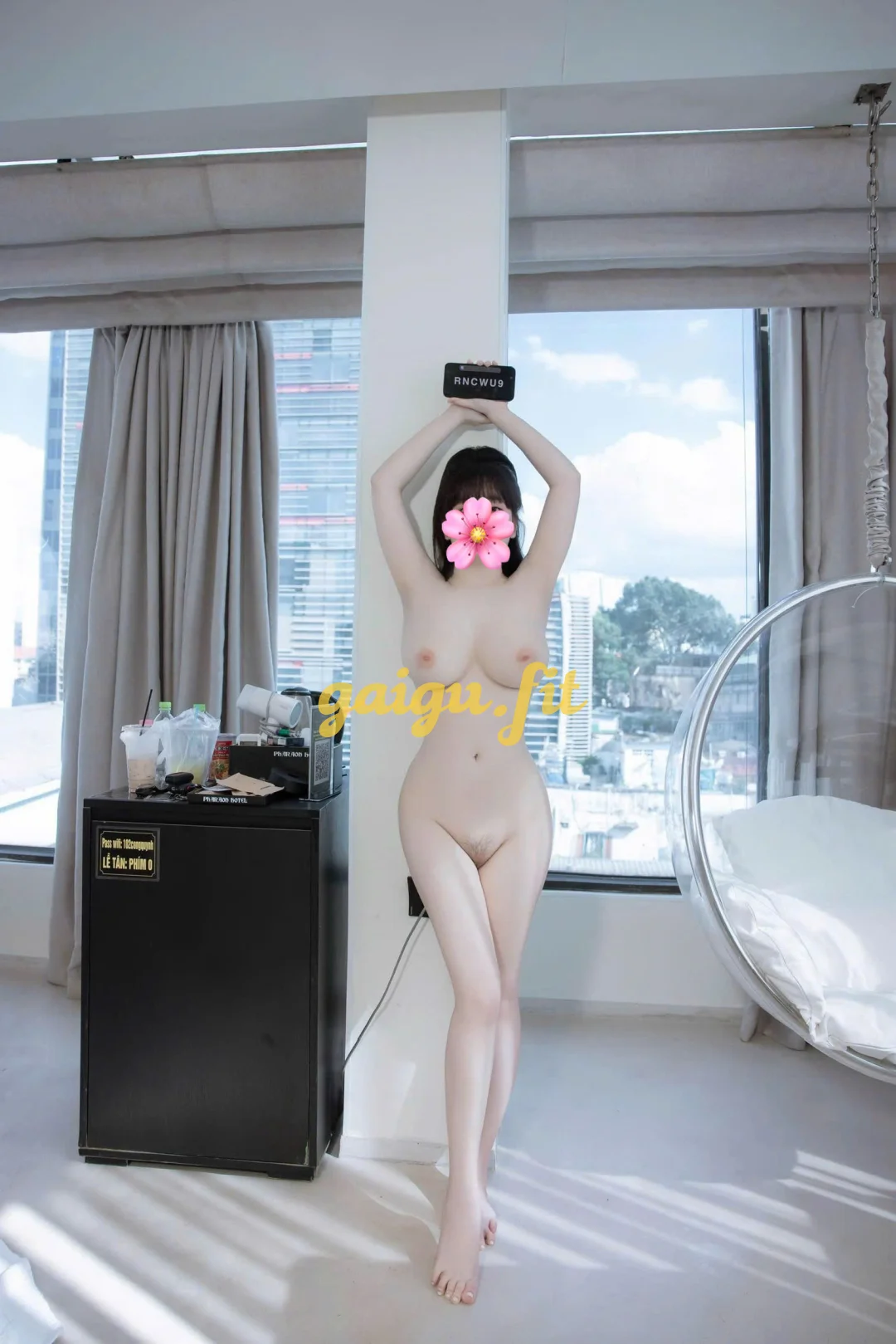 MIA LÊ - BABY XINH XẮN CHIỀU KHÁCH NHƯ BẠN TRAI THẬT LUÔN