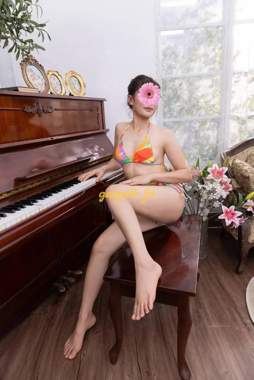 San San - Dẫm nữ sexy - Ngoan xinh chiều khách