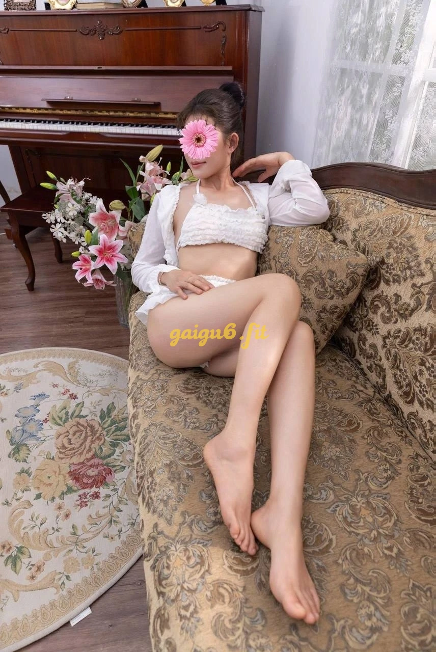 San San - Dẫm nữ sexy - Ngoan xinh chiều khách