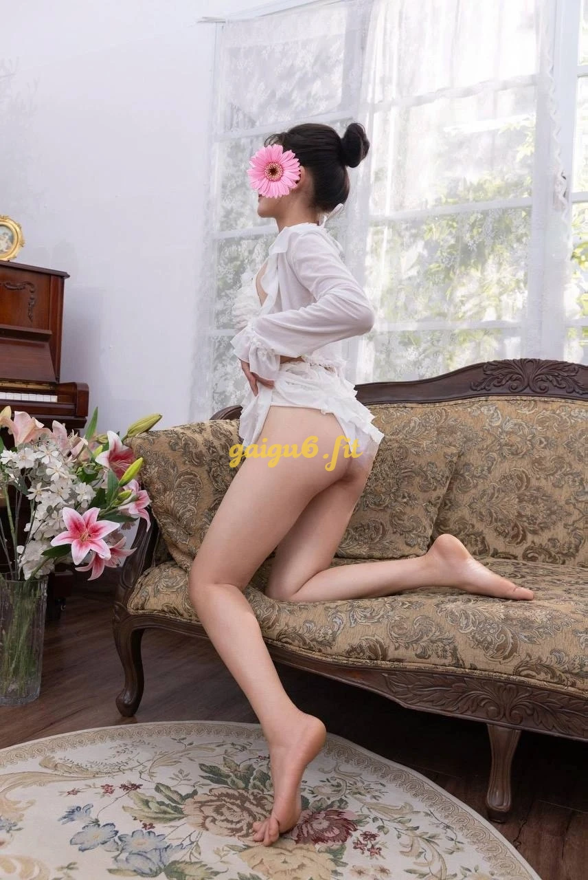 San San - Dẫm nữ sexy - Ngoan xinh chiều khách