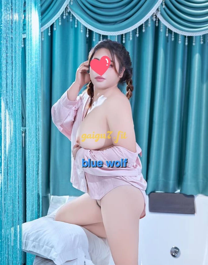 Bé Na_siêu cấp mông, vú căng đầy tràn bàn tay. Xoa bóp sướng tay