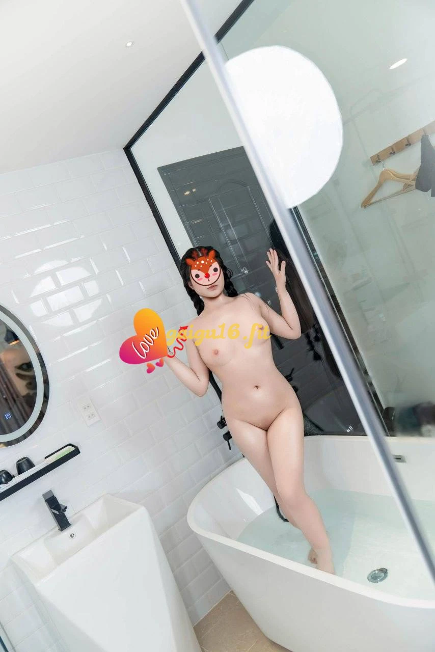 BÉ MÂY NÉT DÂM HIỆN LÊN GƯƠNG MẶT BODY CHUẨN LÀM TÌNH GIỎI CHIỀU KHÁCH TỚI BẾN