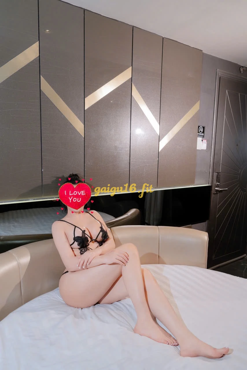 TINA 🌸🌸🌸- GÁI MIỀN TÂY VẺ ĐẸP RẠNG NGỜI - VÚ TO MÔNG MẨY