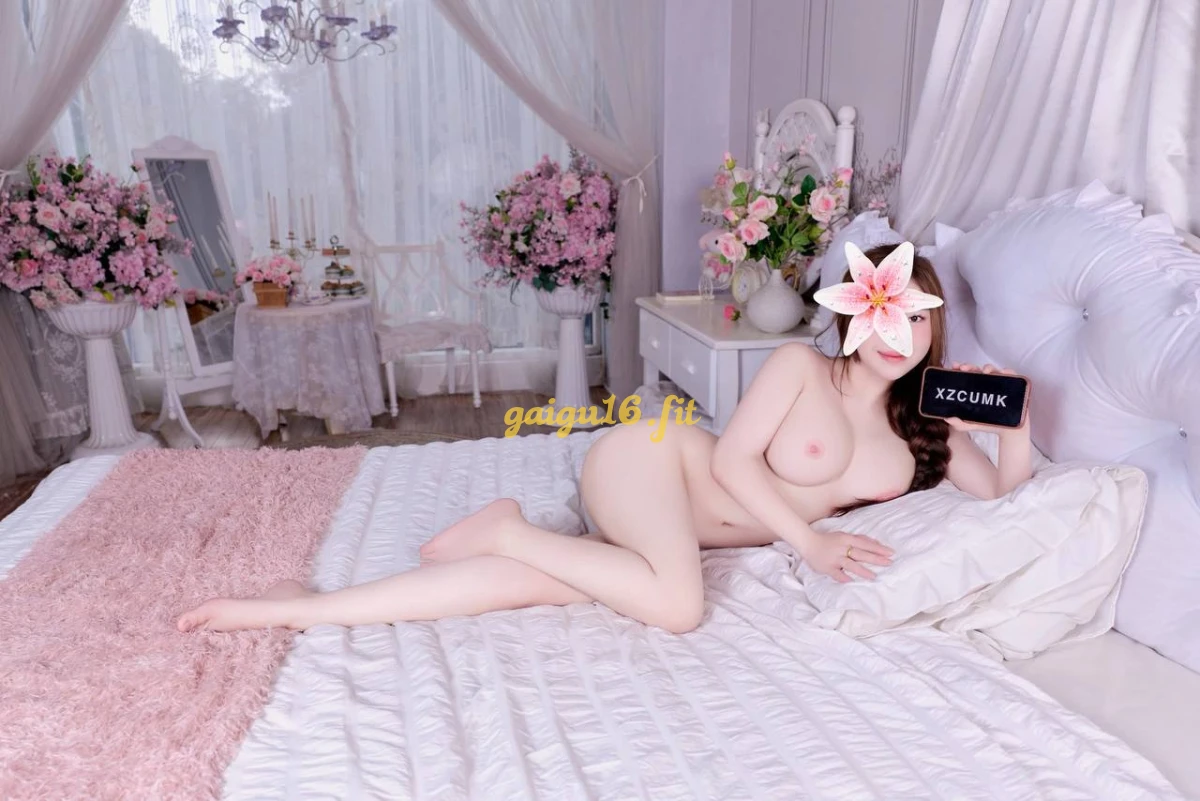 THẢO JENNY EM GÁI XINH XẮN NÕN NÀ CHIỀU KHÁCH