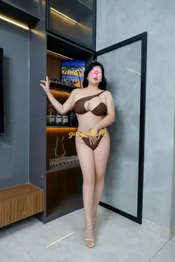 Diệp Anh- Ngực khủng, cực dâm và chiều khách